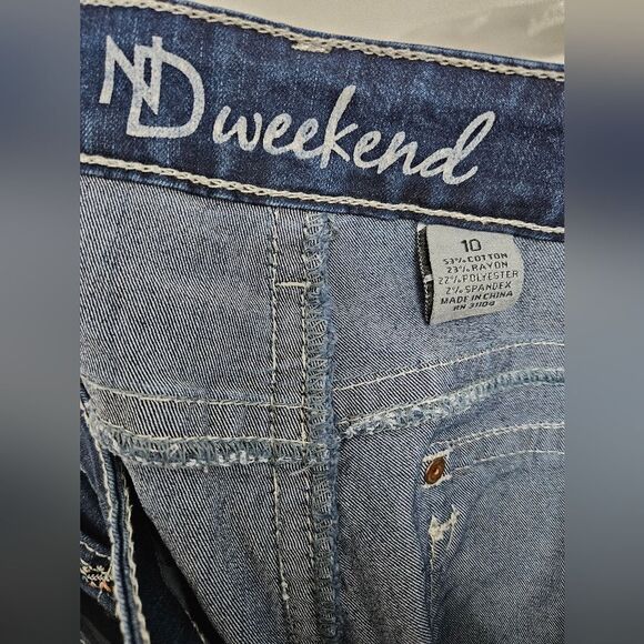 New Directions Weekend Jeans Women's 10 (31x22.5) Capris Mid-Rise Embroidered - Picture 2 of 10